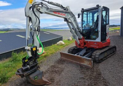 Takeuchi TB335R – Short Tail Excavator